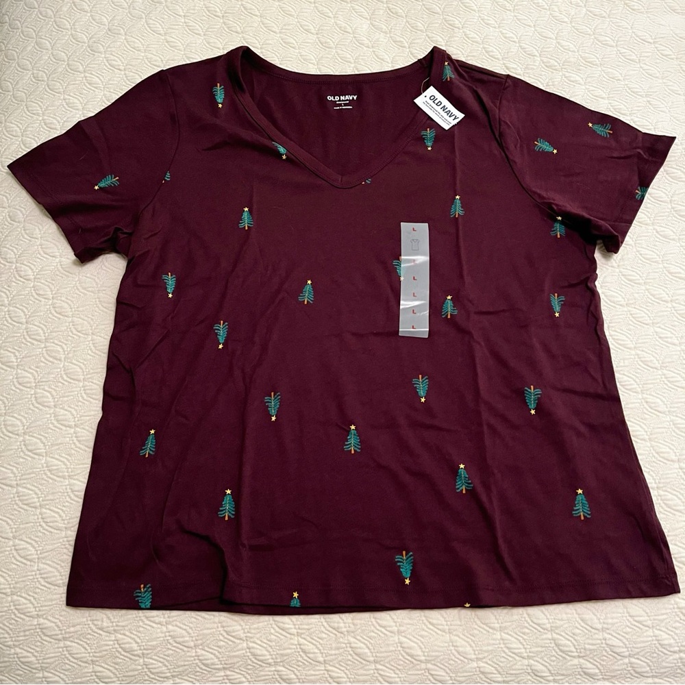 NEW Old Navy Purple Christmas Tree Print Holiday V-Neck T-Shirt (size Large)